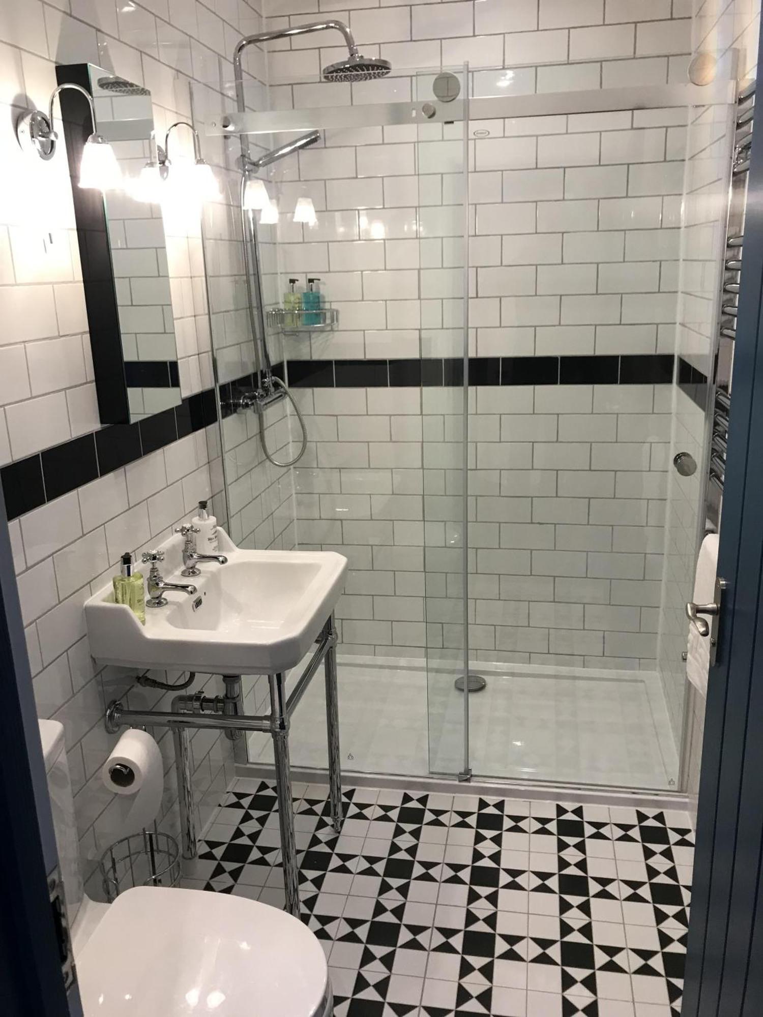 No.16 Hotel Seaham Kamer foto A shower cubicle